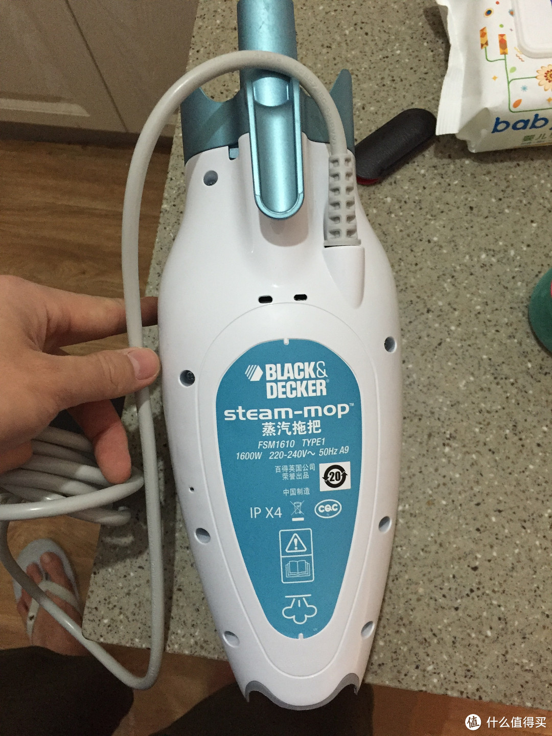 和黏糊糊的地板说再见 — BLACK&DECKER 百得 FSM1610 电动蒸汽拖把 开箱