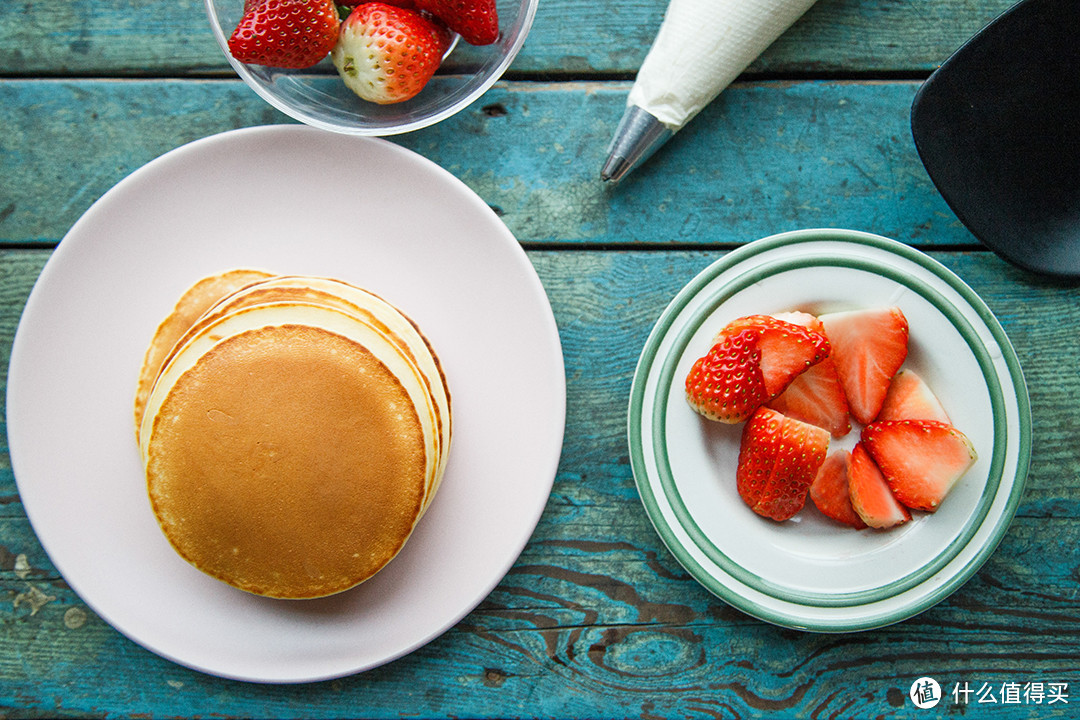 美好的一天从早餐开始：Pancake的草莓早餐