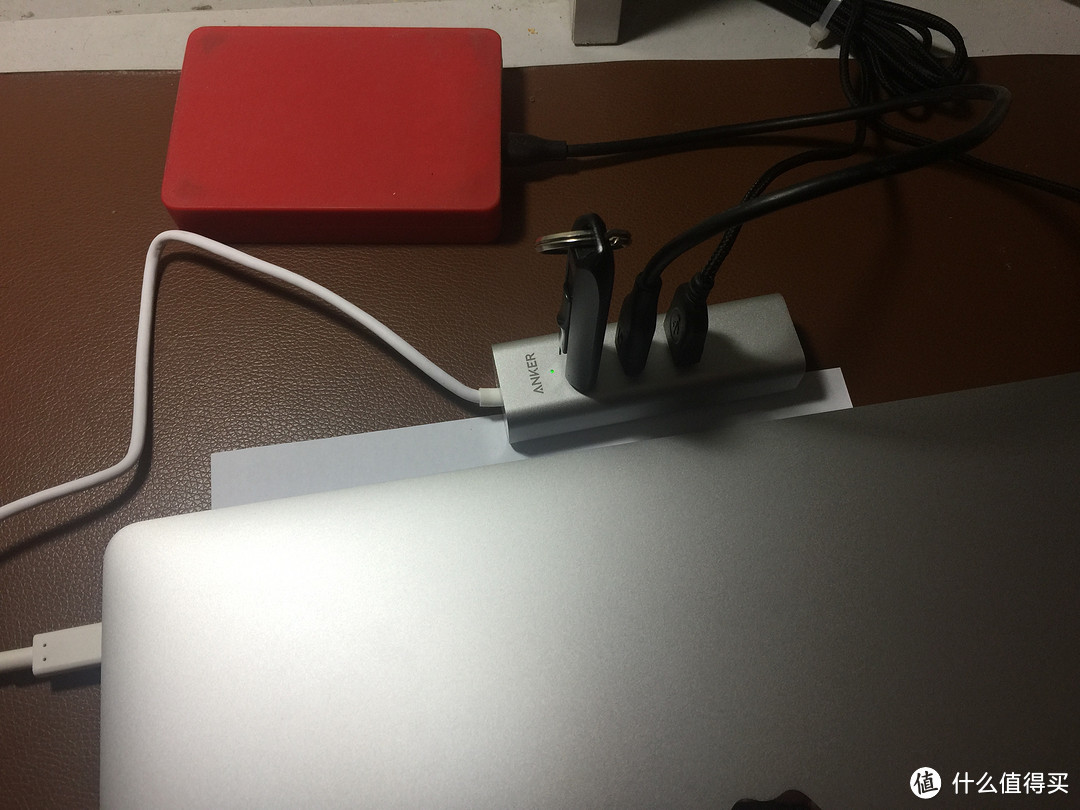 #本站首晒# 新MacBook Pro的大小配件——SanDisk 闪迪 至尊极速900移动固态硬盘+Anker usb3.1 hub