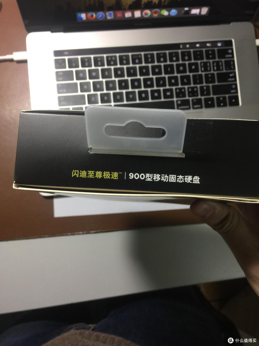 #本站首晒# 新MacBook Pro的大小配件——SanDisk 闪迪 至尊极速900移动固态硬盘+Anker usb3.1 hub