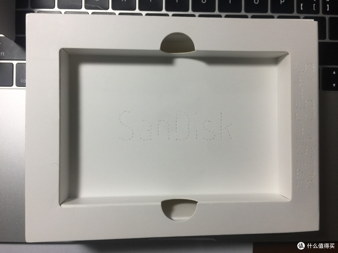 #本站首晒# 新MacBook Pro的大小配件——SanDisk 闪迪 至尊极速900移动固态硬盘+Anker usb3.1 hub