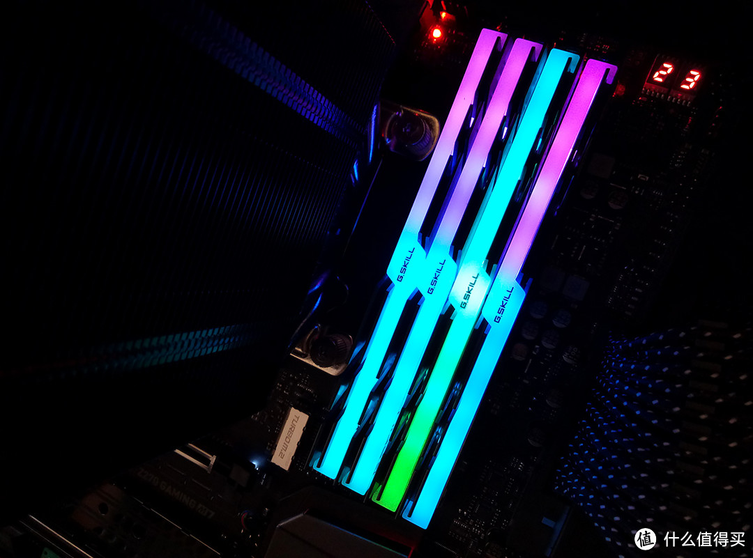 玩得一手好灯 — 芝奇 Trident Z RGB DDR4 32G 内存套装开箱