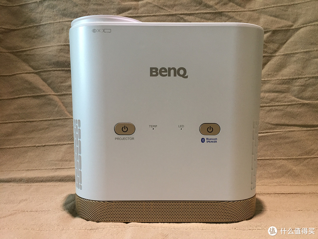 大眼睛的小胖子 — BenQ 明基 I500 智能短焦 家用投影机