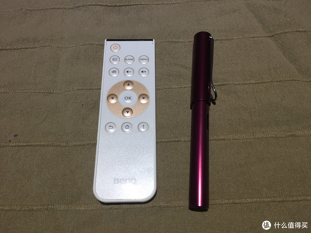 大眼睛的小胖子 — BenQ 明基 I500 智能短焦 家用投影机