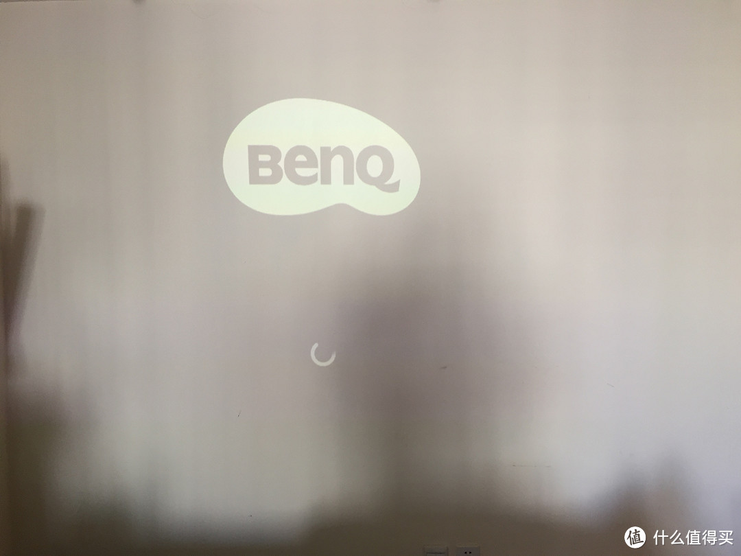 大眼睛的小胖子 — BenQ 明基 I500 智能短焦 家用投影机