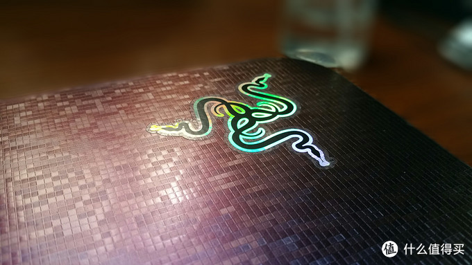 如何打造一块 RAZER 雷蛇 幻彩鼠标垫