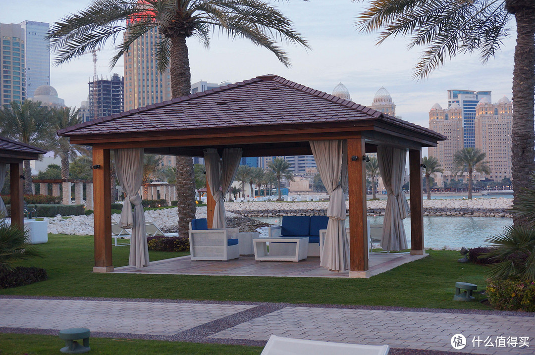 多哈免费一日游（卡塔尔航空送的五星酒店、顶楼泳池、自助餐）