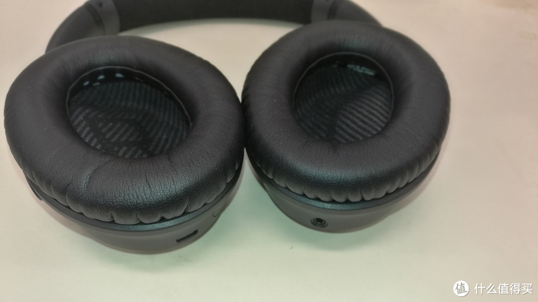 QC35的耳罩