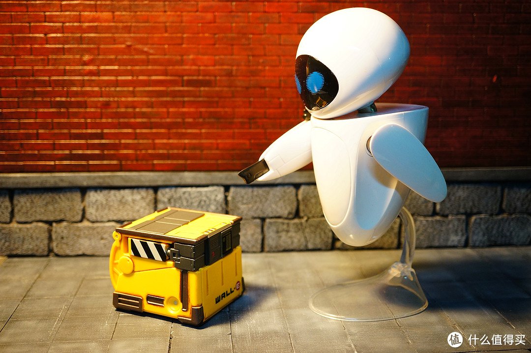 迪士尼周边小玩意 篇二:机器人总动员 wall·e瓦力