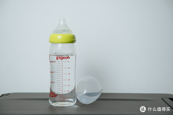 我心中最可靠的通用之选——Pigeon 贝亲 宽口玻璃 240ml 奶瓶 使用介绍