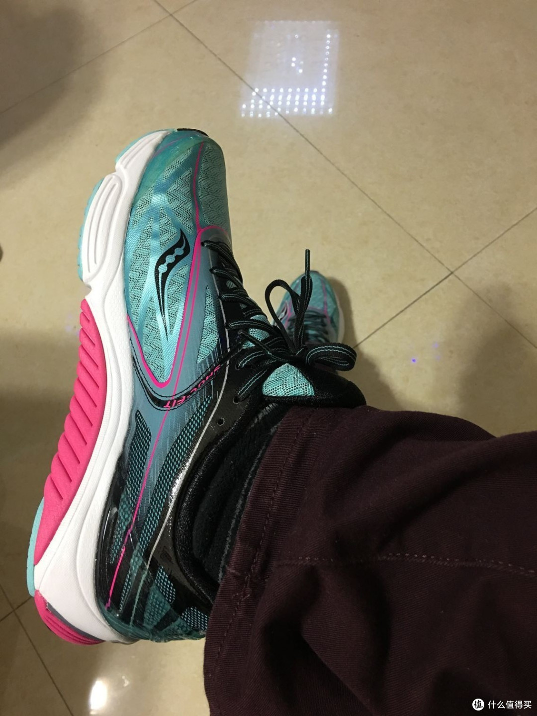 女鞋男穿的大师:saucony 圣康尼 CORTANA 4 轻量缓震跑鞋 迟来的开箱(独家赠送防骗秘籍)