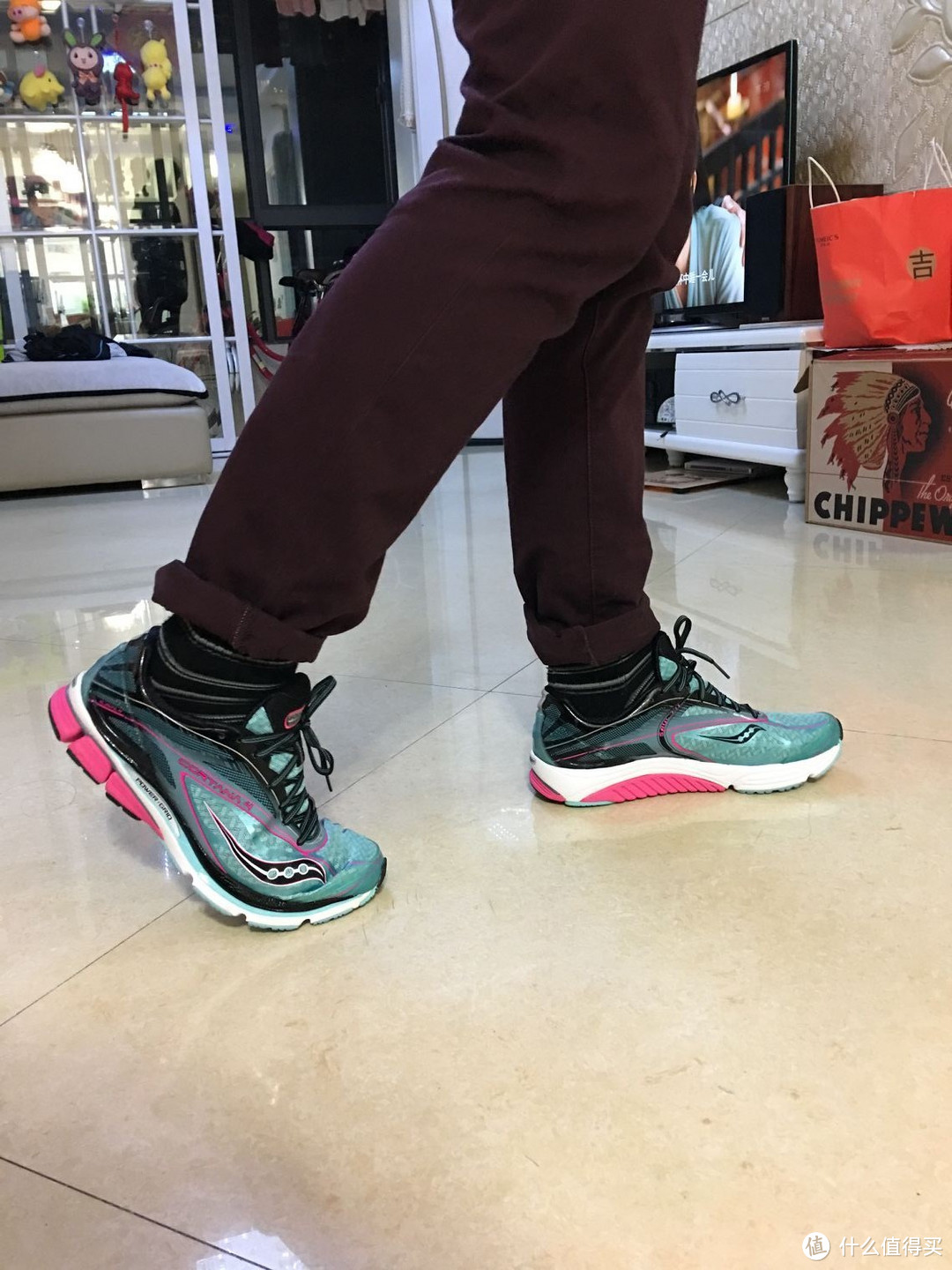 女鞋男穿的大师：saucony 圣康尼 CORTANA 4 轻量缓震跑鞋 迟来的开箱（独家赠送防骗秘籍）