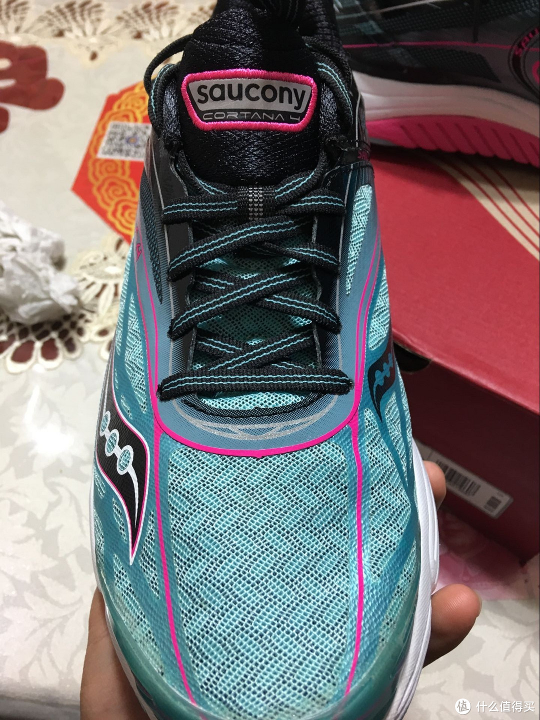 女鞋男穿的大师：saucony 圣康尼 CORTANA 4 轻量缓震跑鞋 迟来的开箱（独家赠送防骗秘籍）