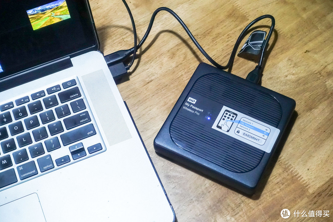 这款WirelessPro提供USB3.0接口，直插电脑当做普通移动硬盘使用