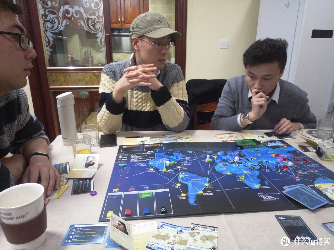 让人沉迷的体验：BGG排名第一的桌游《瘟疫危机：承传》