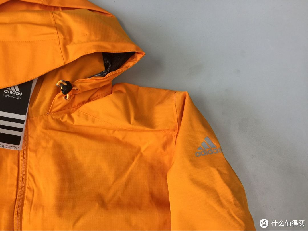 风格类似的两件防风防雨服尺码分享：adidas 阿迪达斯+Columbia 哥伦比亚