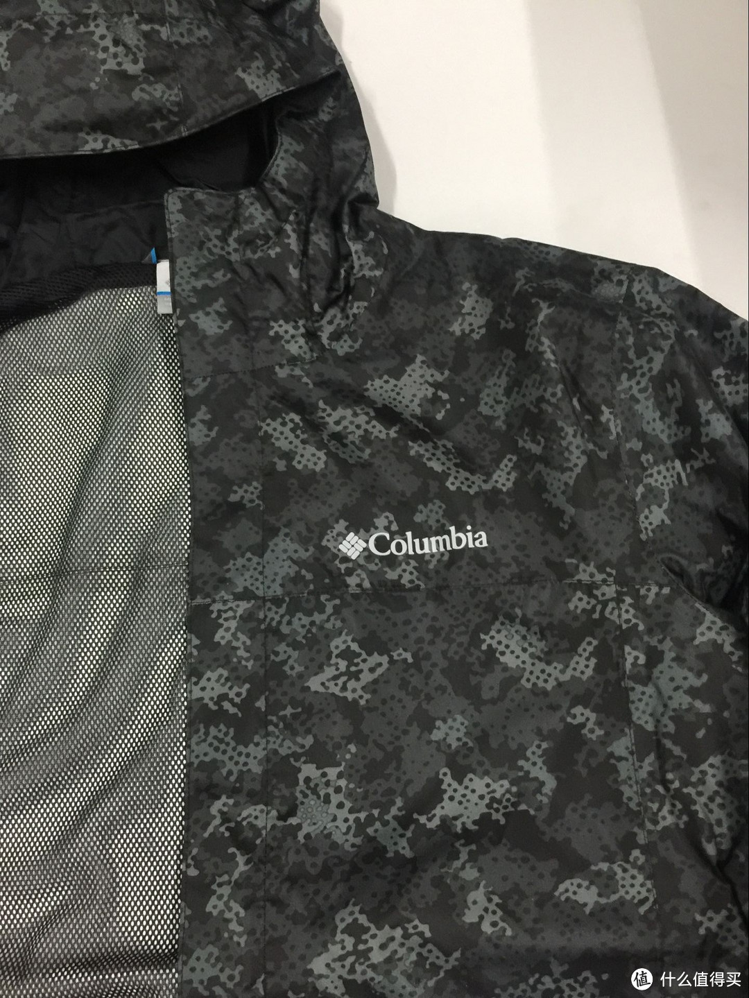 风格类似的两件防风防雨服尺码分享：adidas 阿迪达斯+Columbia 哥伦比亚