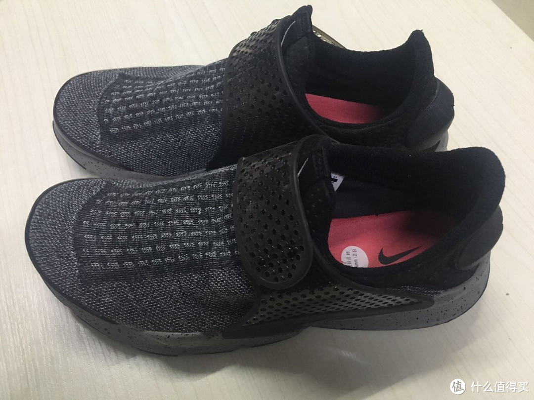 Nike 闪电优惠的 Sock Dart SE（附与 adidas NMD 对比）