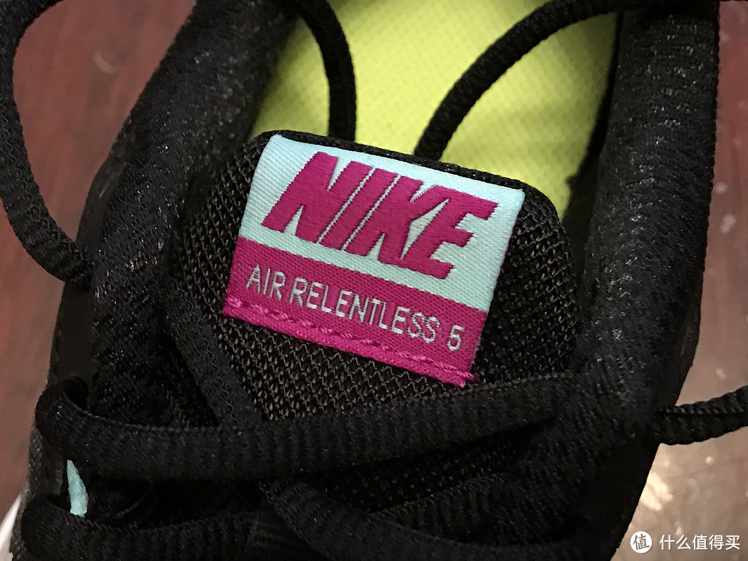 Nike 耐克 Air Relentless 5 女式轻量跑步鞋