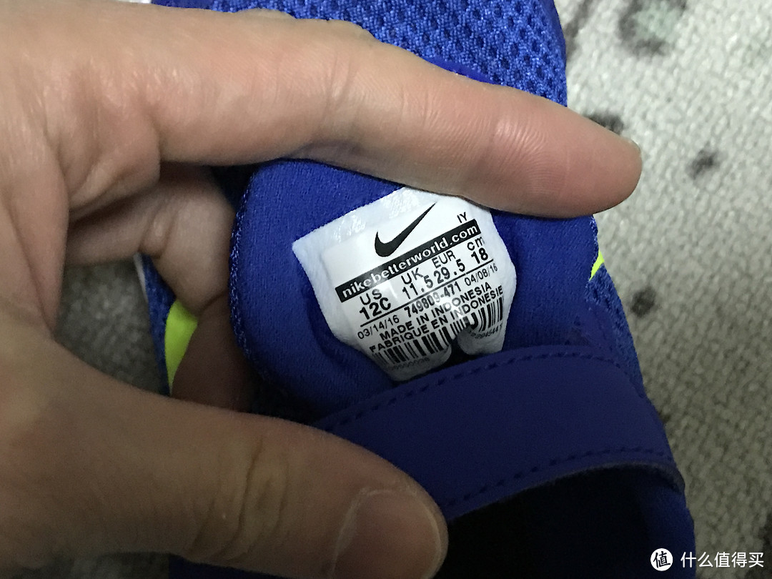 轻便又好穿！Nike FLEX EXPERIENCE 4 魔术贴童鞋