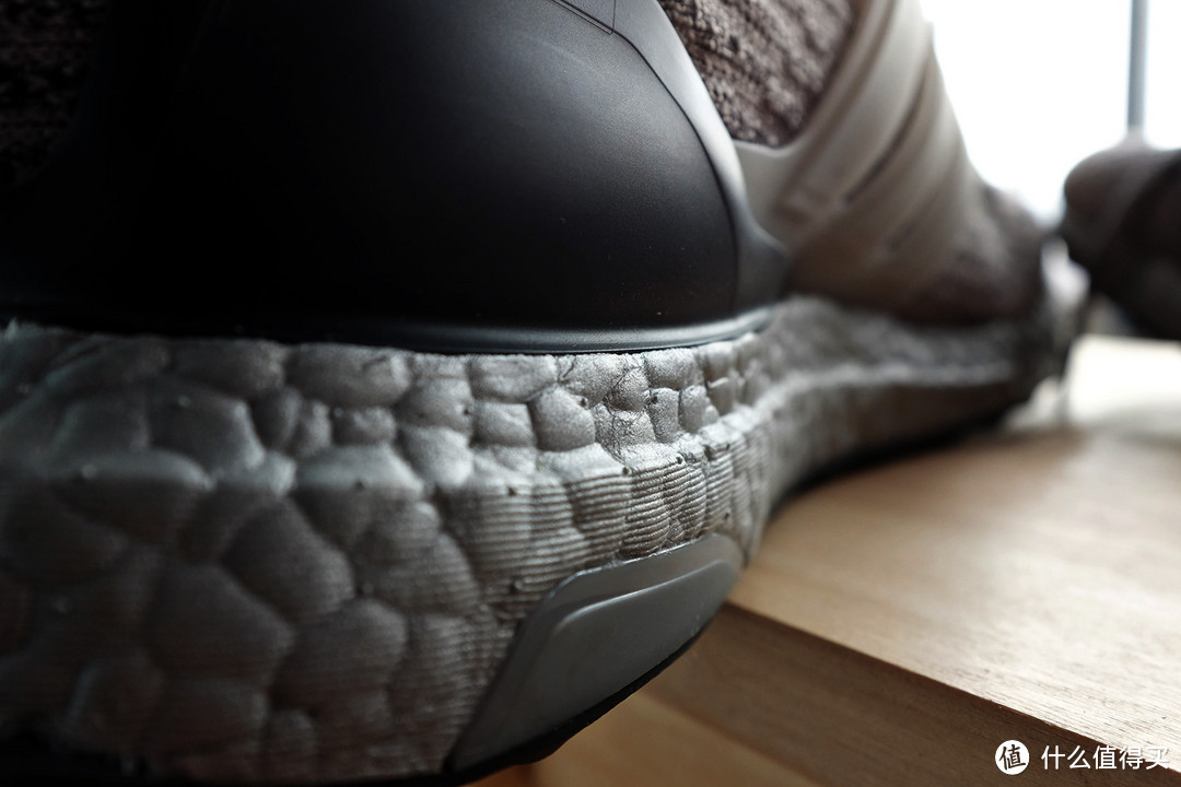踩SHI的感觉真好 — Adidas 阿迪达斯 Ultra Boost3.0 男子跑步鞋 低调超级腕配色穿着感受