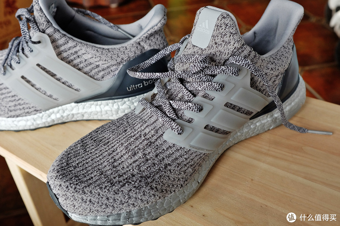 踩SHI的感觉真好 — Adidas 阿迪达斯 Ultra Boost3.0 男子跑步鞋 低调超级腕配色穿着感受