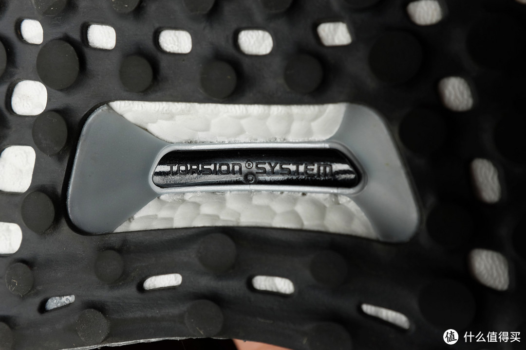 踩SHI的感觉真好 — Adidas 阿迪达斯 Ultra Boost3.0 男子跑步鞋 低调超级腕配色穿着感受