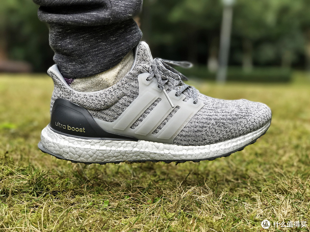 踩SHI的感觉真好 — Adidas 阿迪达斯 Ultra Boost3.0 男子跑步鞋 低调超级腕配色穿着感受