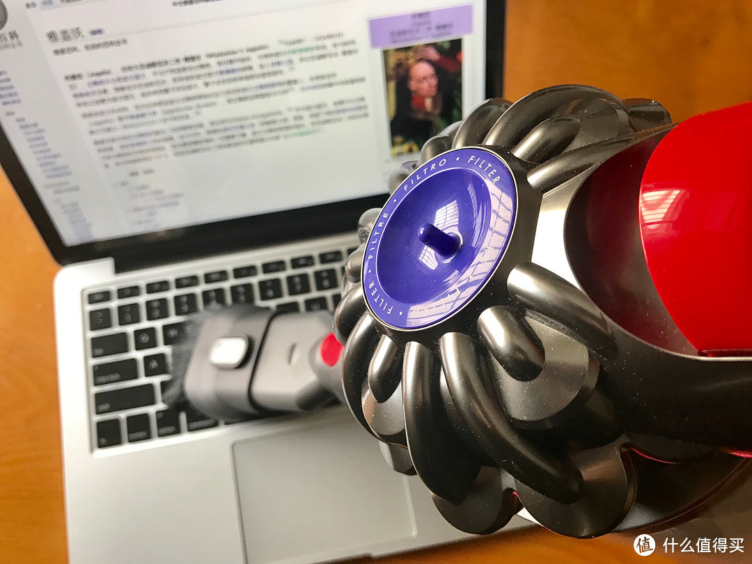 #原创新人# 居家打扫神器：dyson 戴森 V8 Absolute 手持式无线吸尘器 一周使用体验