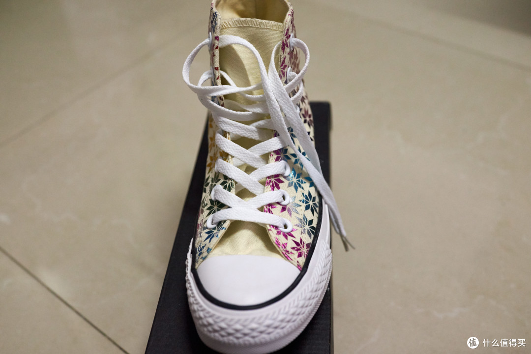 给老婆的生日礼物--Converse 匡威 高帮彩色雨点印花帆布鞋