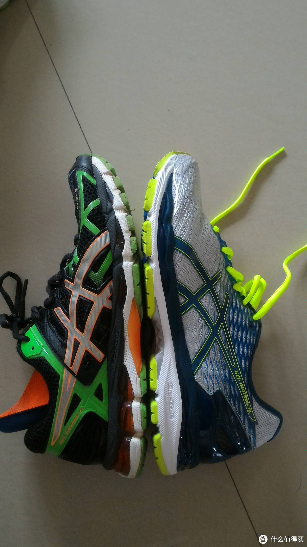 本命年媳妇送的生日礼物：ASICS 亚瑟士 NIMBUS18开箱及与GEL-KAYANO 21 简单对比