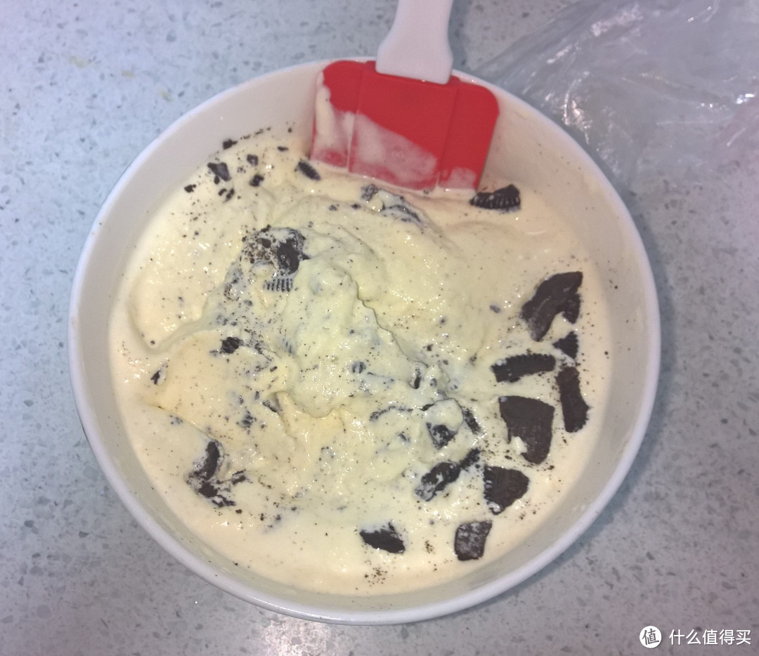 为了把1L装淡奶油用掉：自制奥利奥香草冰淇淋