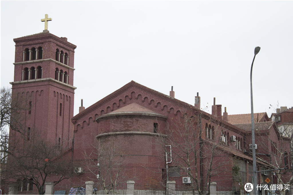 ↑马路对面看全景