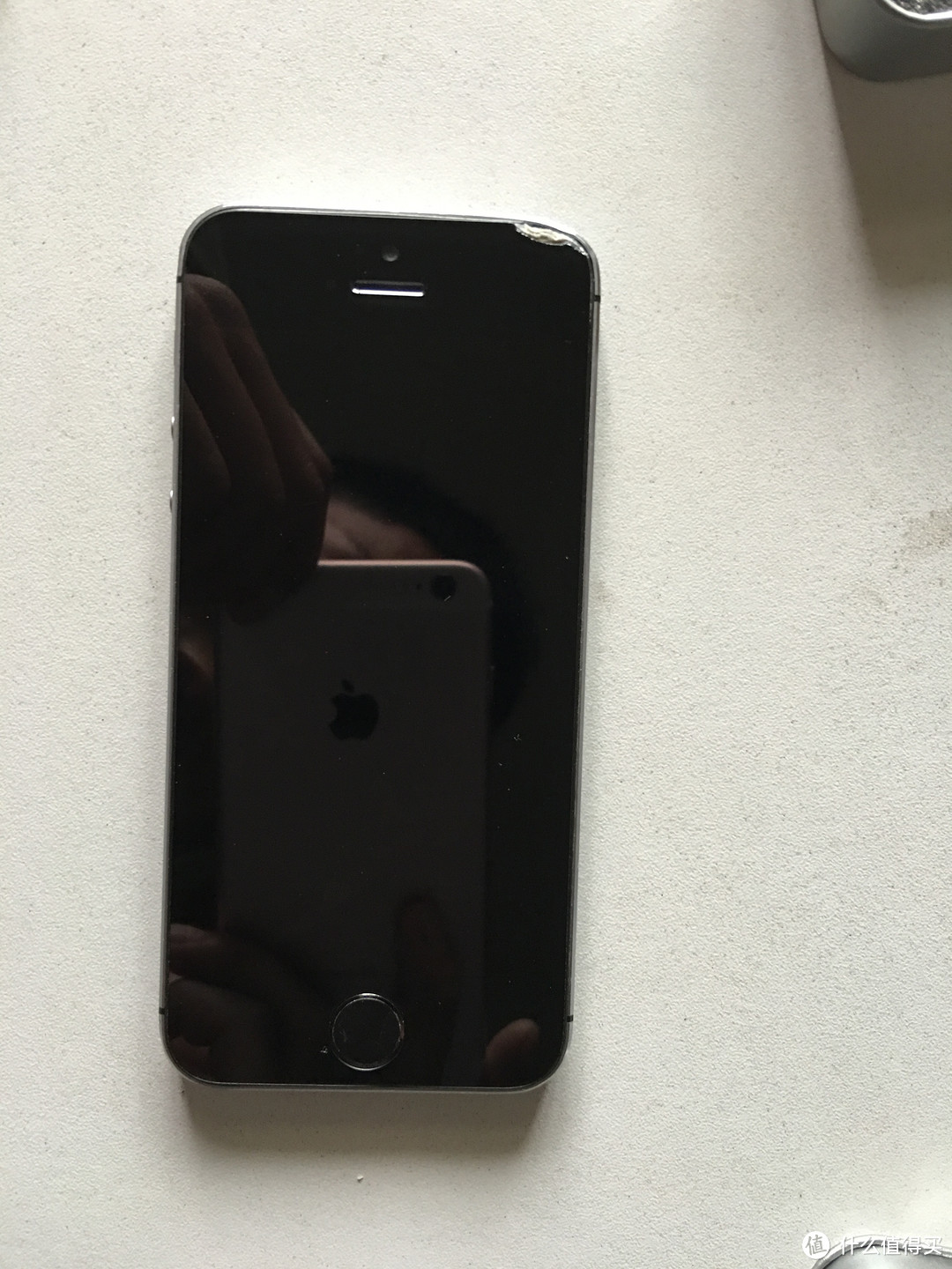 恶魔手下的 Apple 苹果 iPhone 5s 手机 — 学生狗自行更换前置摄像过程