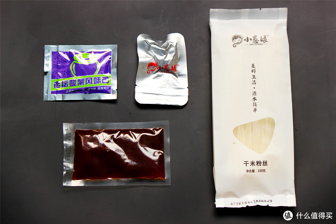 配料：干米粉丝，泡菜包，调料包，牛肉包