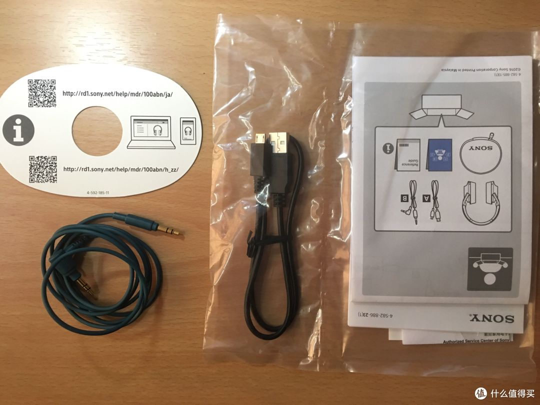 这些是配件，充电接口是传统的micro USB，耳机线没有线控