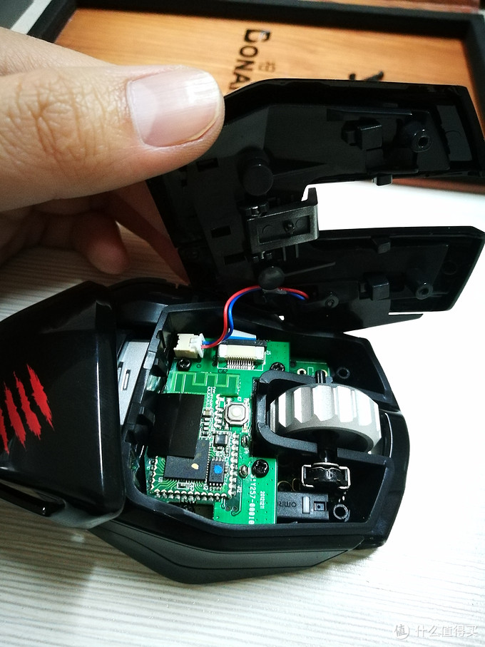 全网首拆：Mad Catz 美加狮 R.A.T.M 蓝牙无线游戏鼠标 拆解更换微动和滚轮编码器
