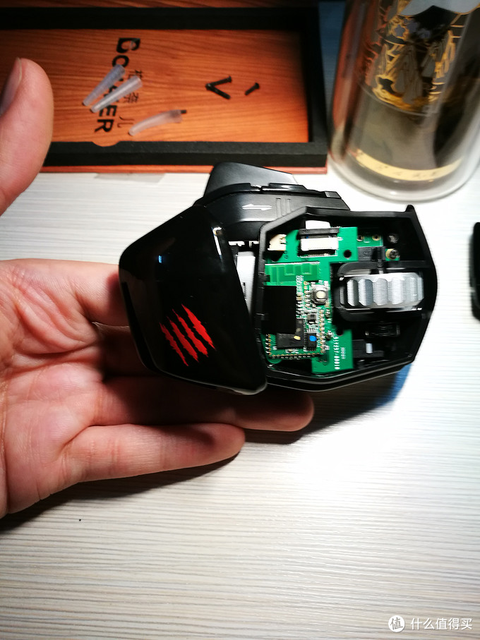 全网首拆：Mad Catz 美加狮 R.A.T.M 蓝牙无线游戏鼠标 拆解更换微动和滚轮编码器