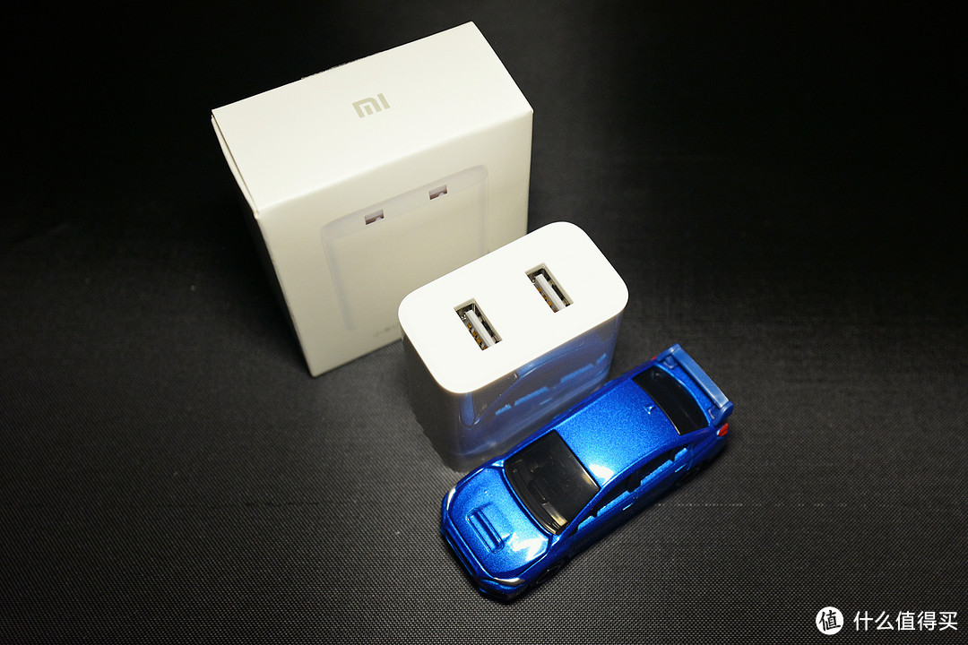 据说是体积最小的双口QC3.0手机充电器 — 49元 MI 小米 双口USB充电器