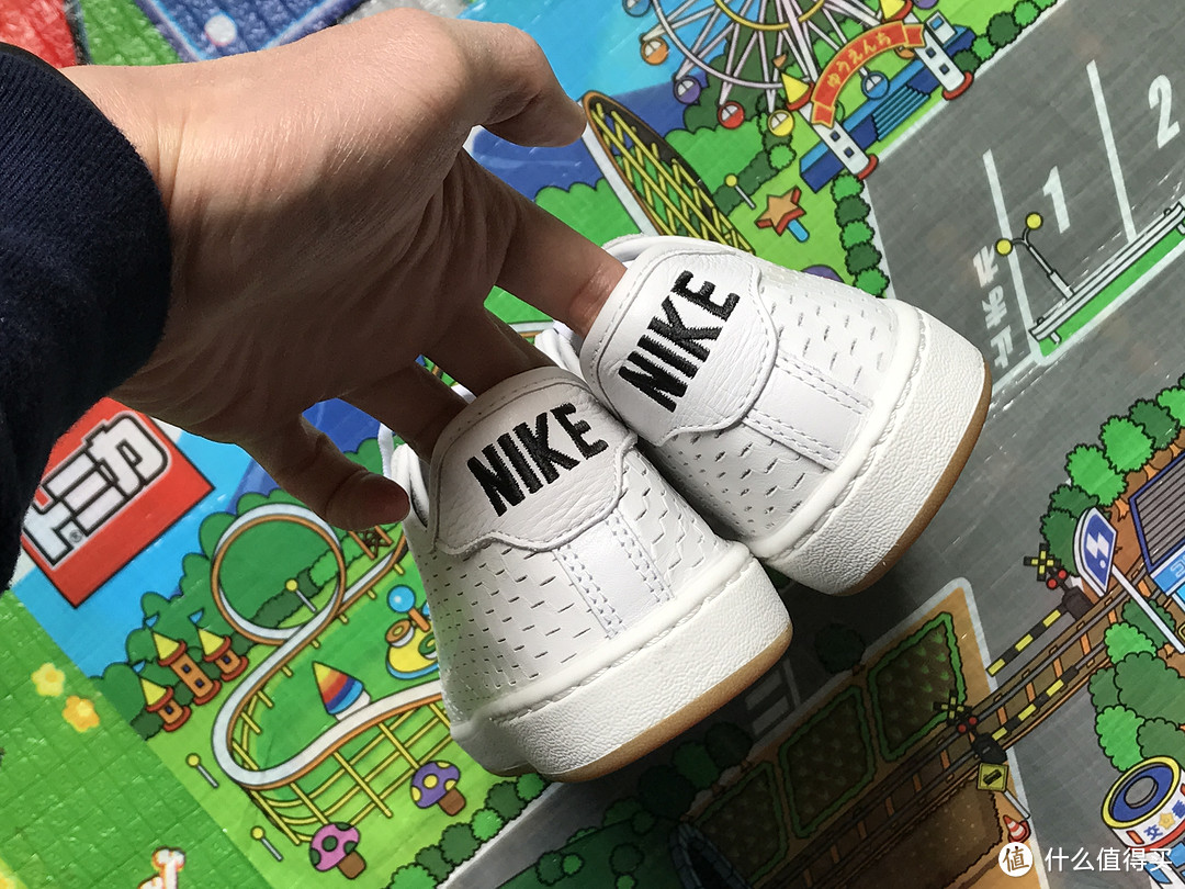 真皮小白鞋！NIKE W TENNIS CLASSIC ULTRA DECONS复刻鞋（附与Stan Smith对比）