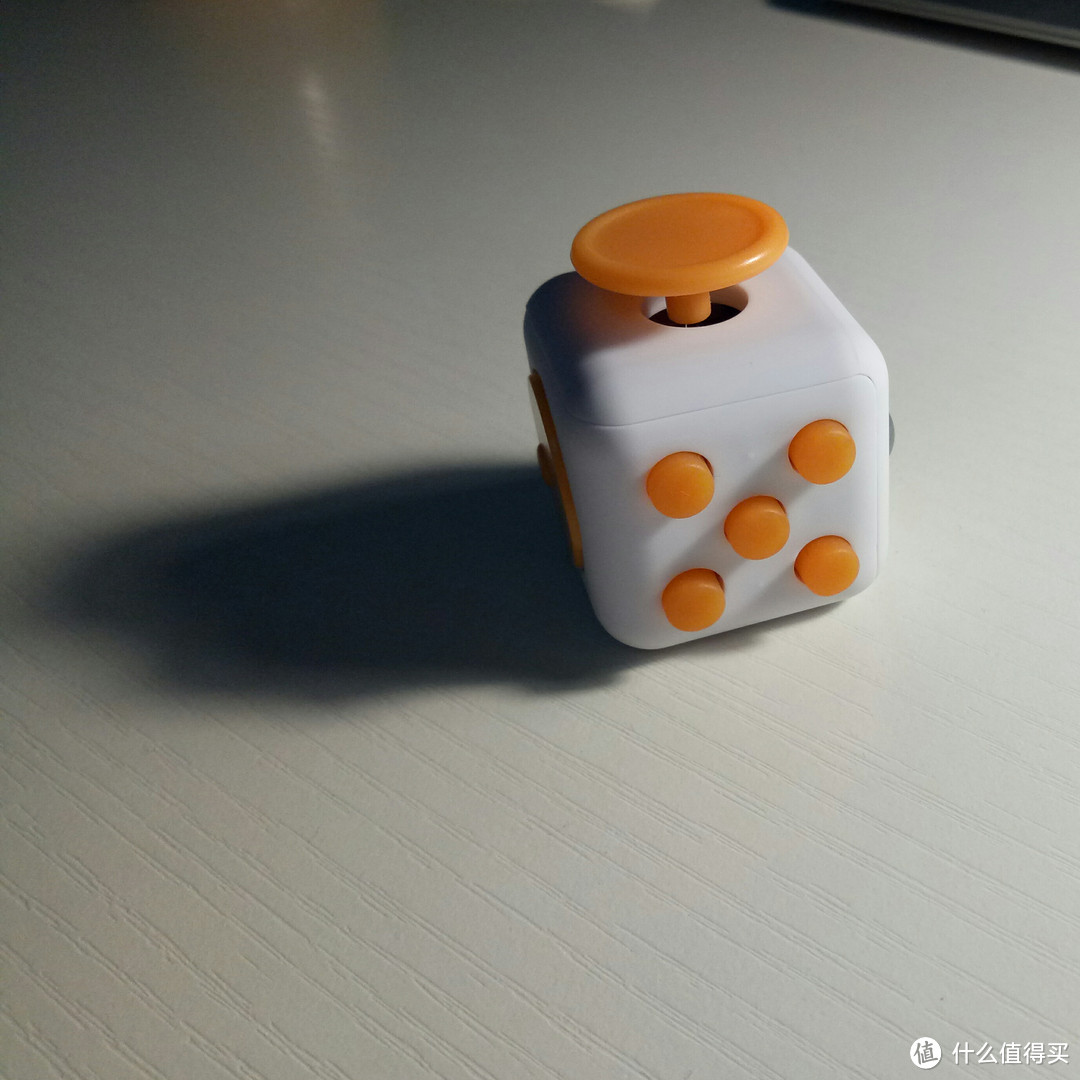 无聊时候摸摸我——Fidget Cube抗烦躁焦虑等难题的解压骰子