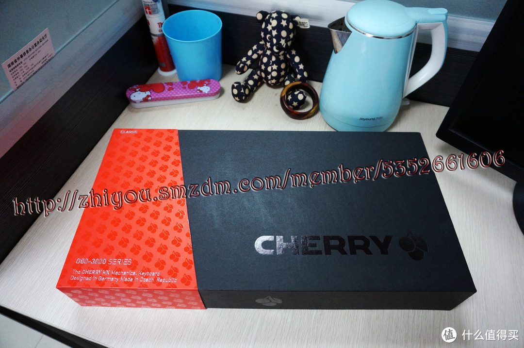 直播吃键盘！手残星人的 樱桃奶油键盘蛋糕 与 Cherry 白色3494 红轴机械键盘