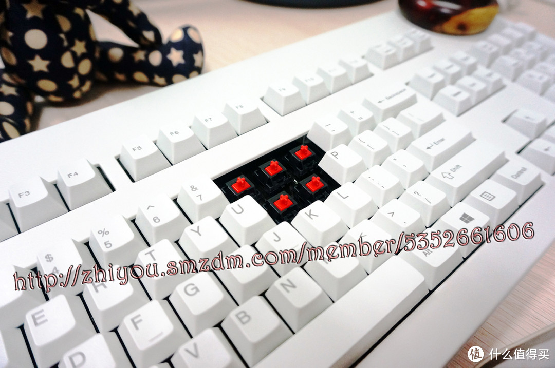 直播吃键盘！手残星人的 樱桃奶油键盘蛋糕 与 Cherry 白色3494 红轴机械键盘
