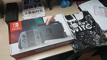 任天堂 Switch 游戏主机开箱展示(手柄|摇杆|肩键|支架|底座)