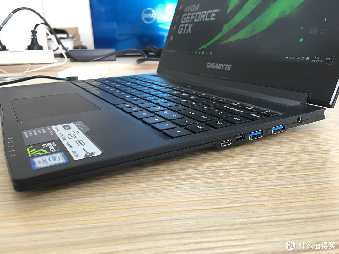 闷骚的杂牌本本：GIGABYTE 技嘉 Aero 14 14英寸游戏本