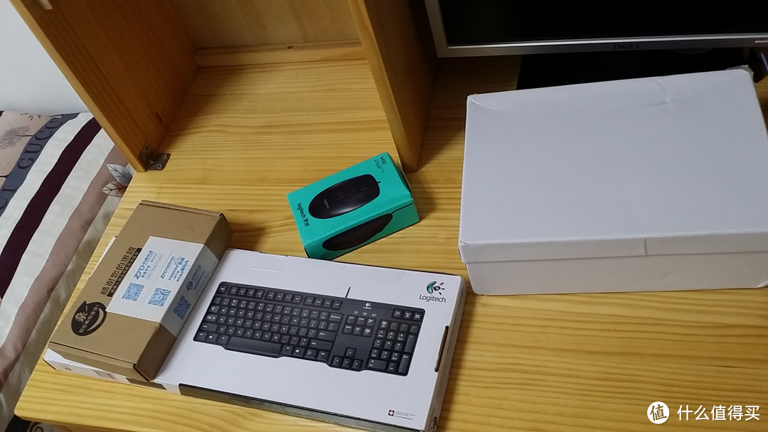罗技K100键盘、M90鼠标、纯黑鼠标垫到手