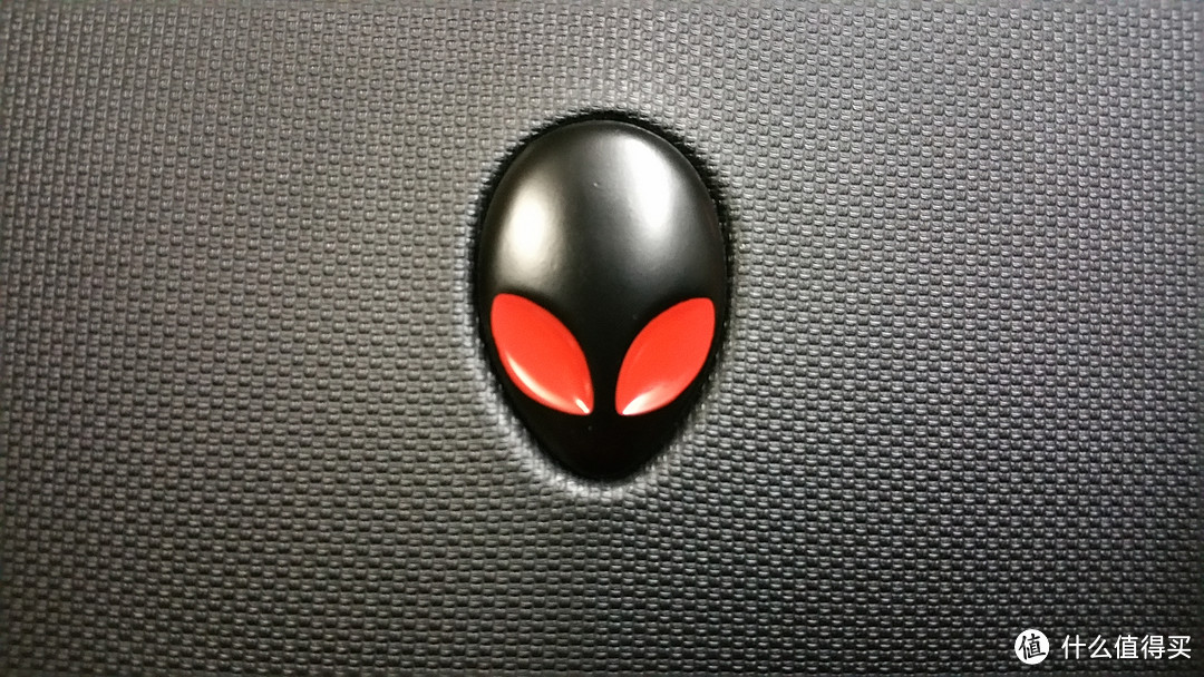 这对眼睛有点骚 - Alienware外星人15寸笔记本电脑骑士背包