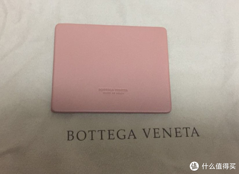 可单肩背又可斜背的实用 Bottega Veneta 小包