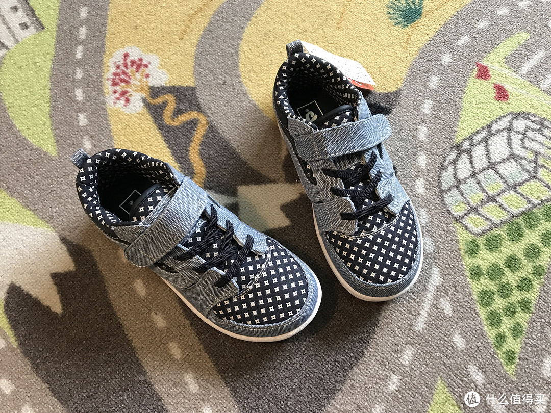 Vans RESOLUTION V2031K 魔术贴印花板鞋