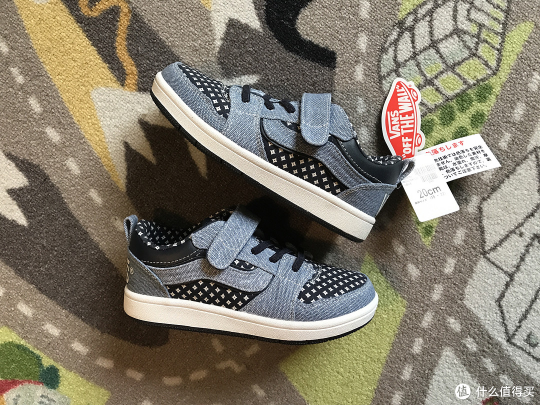 Vans RESOLUTION V2031K 魔术贴印花板鞋